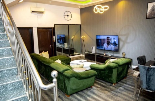 Lagos Mainland Appartement | Discover Biens by Forji's luxurious 4-bedroom apartment in Chevron!