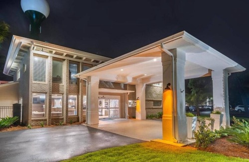 Jekyll Island Maison | Discover Jekyll Island from a Charming Retreat | Pool, Free Breakfast & Parking
