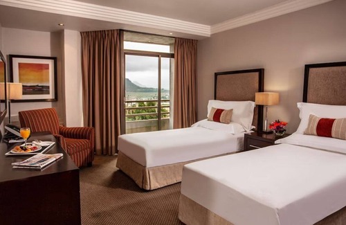 Maseru Hôtel | Discover Kingdom of the Sky! Onsite Spa, Sauna, Swimming Pool & FREE Parking!