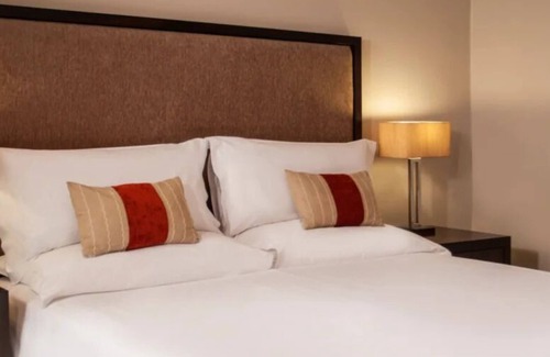 Maseru Hôtel | Discover Kingdom of the Sky! Onsite Spa, Sauna, Swimming Pool & FREE Parking!
