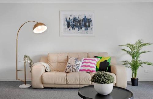 Mount Annan Maison | Discover Mount Annan Spacious 6-BR House
