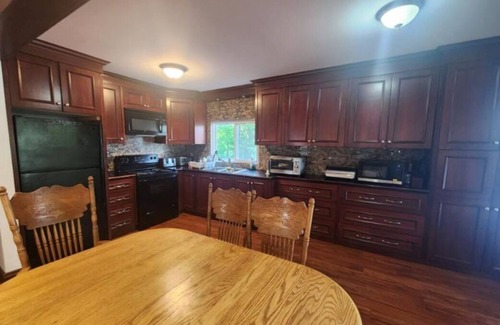 Faraday Cottage | Discover Serenity: Ultimate Summer Getaway Awaits at Charming Cottage Retreat!
