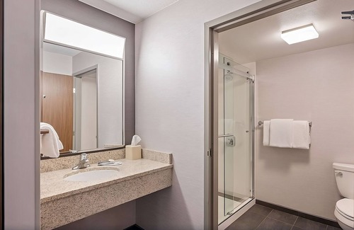 Pleasant Hill Hôtel | Discover the Best of Pleasant Hill and Beyond! Four Units w/ Self Parking!