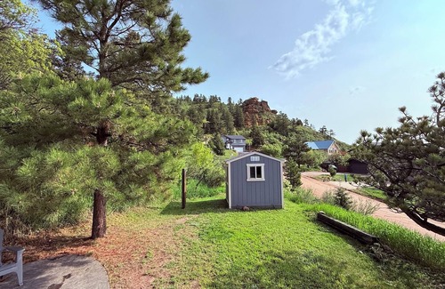 Palmer Lake Maison | Discover the charm of Palmer Lake at this cozy cottage in this peaceful town.