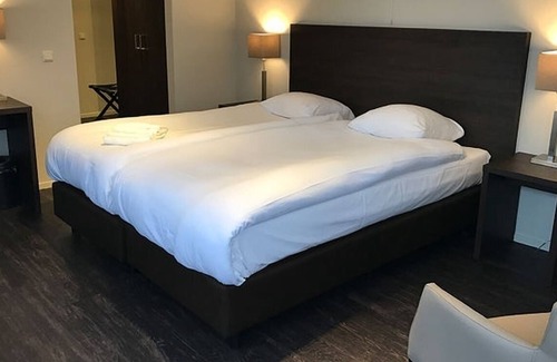 Ellecom Hôtel | Discover the Perfect Nature Getaway Close to Burgers Zoo | Swimming Pool