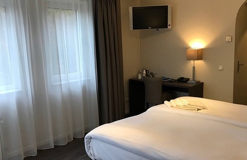 Ellecom Hôtel | Discover the Perfect Nature Getaway Close to Burgers Zoo | Swimming Pool