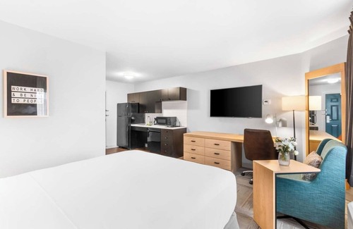 East Congress Hôtel | Discover the Texas State Capitol from Prime Location w/ Self Parking & Breakfast