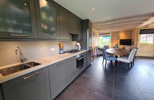 Oudeslius Maison | Discover this Dog-friendly vacation home in a quiet and natural setting, near the North Sea coast. Enjoy luxury amenities such as a Wood Burning Barrel Sauna, a private garden and comfortable bedrooms. Explore the surroundings by bike or take a trip