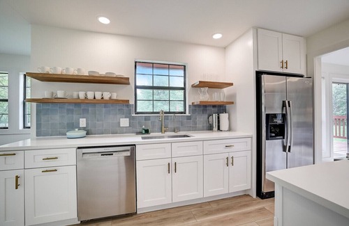 Manor Maison | Discover Your Ideal Austin Retreat: Spacious Home Near COTA, Downtown, and SXSW Venues