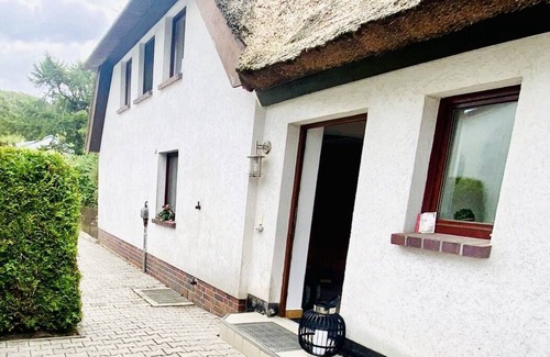 Graal Mueritz Maison | "Discover Your Perfect Beach Getaway: Kapitäns Hus Awaits!"