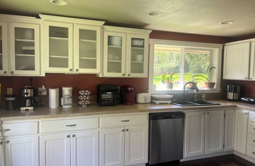 Carrolls Maison | Discover Your Serenity: A Hidden Gem Awaits at our Serene Cottage In The Woods
