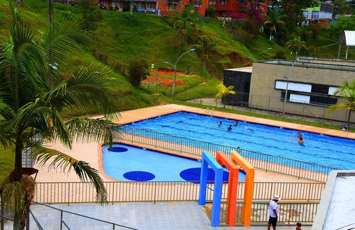 Guatape Appartement | Disfruta de los zócalos y colores en Guatapé