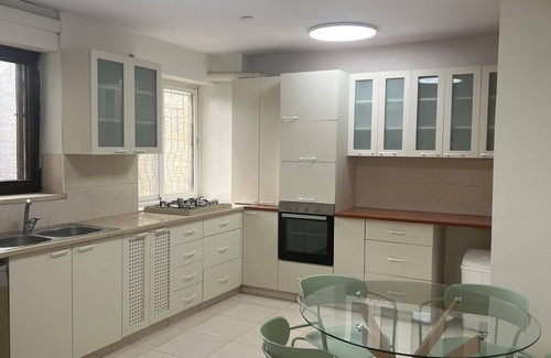 Rehavia Appartement | Diskin Villa with a View