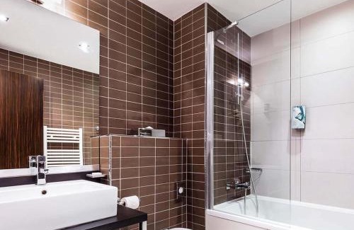 Serris Appartement | Disneyland Deluxe flat, outside pool, Climatisation, 1 min to Disney Parks