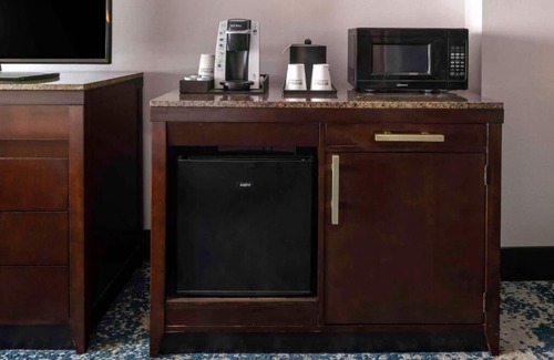 Bethesda Hôtel | Distinct Pet Friendly Bethesda Room Near Metro NIH DC Sights