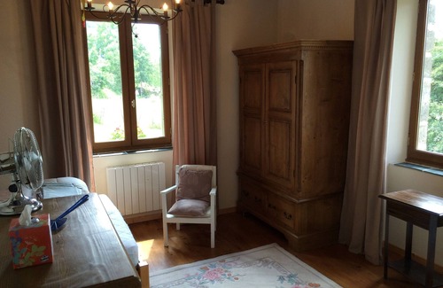 Compains Autre | Distinctive farmhouse on a hillside with panoramic views over volcanic landscape