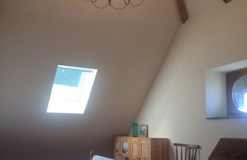 Compains Autre | Distinctive farmhouse on a hillside with panoramic views over volcanic landscape