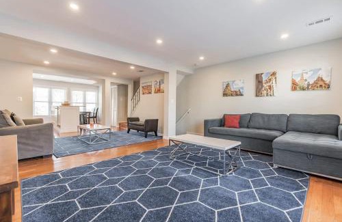 Columbia Heights Maison | District Townhome with Two Free Parkings #DCottage