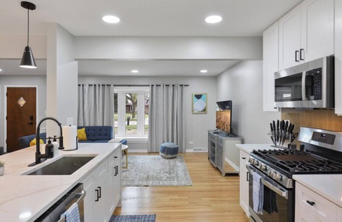 Darien Maison | Divine - 3 King Beds!