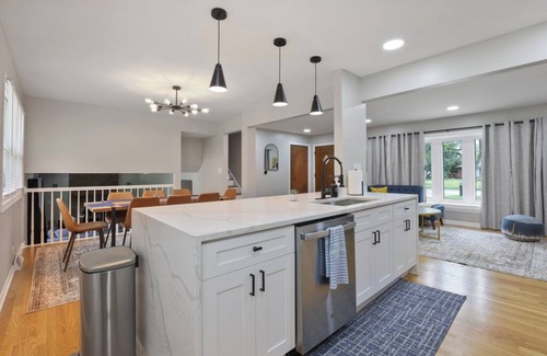 Darien Maison | Divine - 3 King Beds!