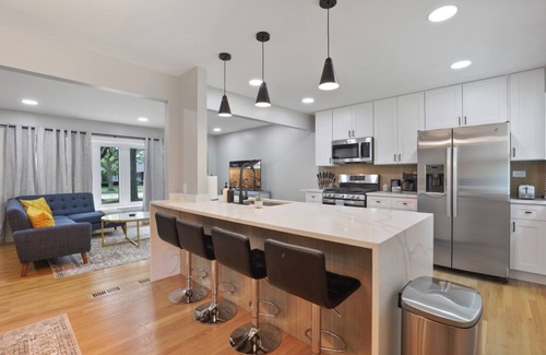 Darien Maison | Divine - 3 King Beds!