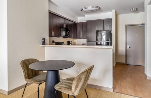 Contra Costa Centre Appartement | Divine Walnut Creek 1BR w/ Courtyard & A/C, nr Shops, by Blueground