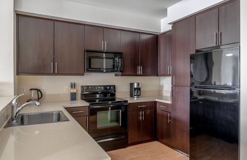 Contra Costa Centre Appartement | Divine Walnut Creek 1BR w/ Courtyard & A/C, nr Shops, by Blueground