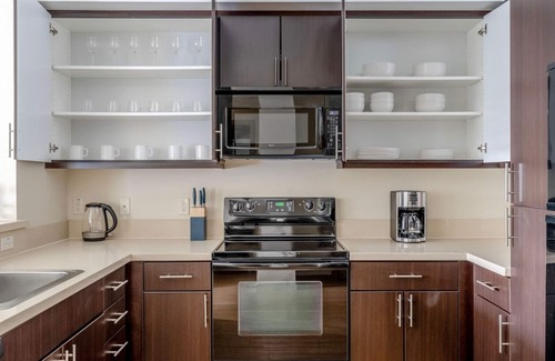 Contra Costa Centre Appartement | Divine Walnut Creek 1BR w/ Courtyard & A/C, nr Shops, by Blueground