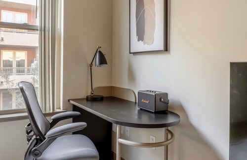 Contra Costa Centre Appartement | Divine Walnut Creek 1BR w/ Courtyard & A/C, nr Shops, by Blueground