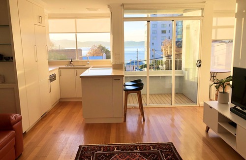 Battery Point Appartement | Django’s by Salamanca - Appartement avec balcon et vue sur la mer