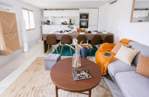 Gournay-sur-Marne Villa | DnE VILLA- DISNEY-PARIS - HOLIDAYS HOUSE - MAISON DE VACANCES - PISCINE - POOL- 6 CHAMBRES- 6 SDB - 6 BEDROOMS - 6 BATHROOMS