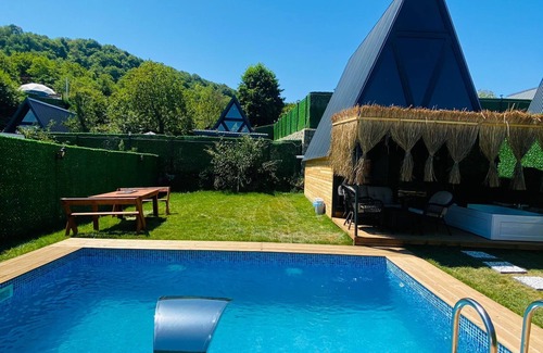 Sapanca Maison | Doğa Manzaralı Havuz (ısıtmalı) ve Jakuzi - Ocakbaşı Barbekü