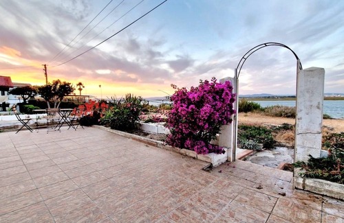 Faro Maison | Do you dream of waking up to the soothing sound of the waves,?