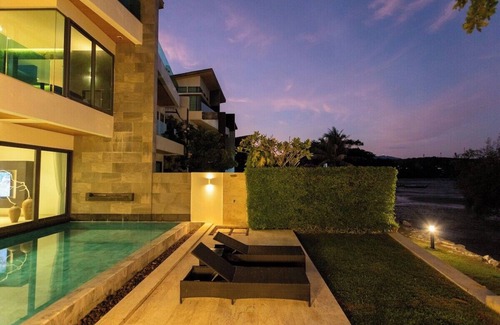 Chalong Maison | Do You Want Luxury Sea views With Beach Access ?