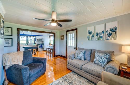 Elkin Maison | Dobson Farmhouse with Scenic Porch - Near Vineyards!