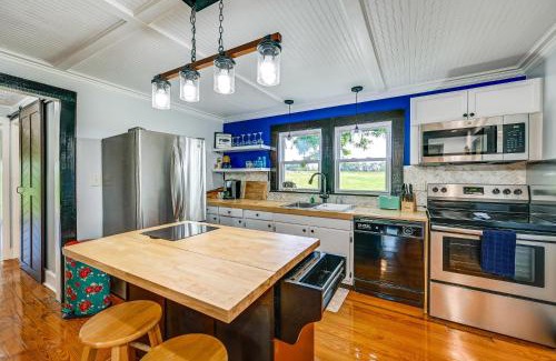 Elkin Maison | Dobson Farmhouse with Scenic Porch - Near Vineyards!