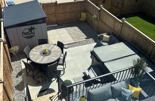 Sylvan Lake Maison | Dock 98 relaxing beachy townhouse in beautiful sylvan lake w/hot tub