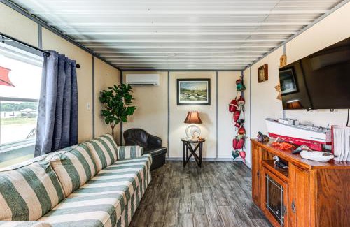 Avenue Maison | Dock Access Waterfront Cottage in Avenue!