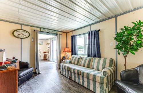 Avenue Maison | Dock Access Waterfront Cottage in Avenue!