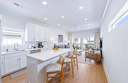 Georgetown Maison | Dock and Dwell at the Winyah Bay Club, Pool, Outdoor Lounge/Grill and Boat Slip included!