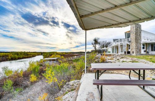 Runaway Bay Maison | Dock and Fire Pit Riverfront Runaway Bay Retreat