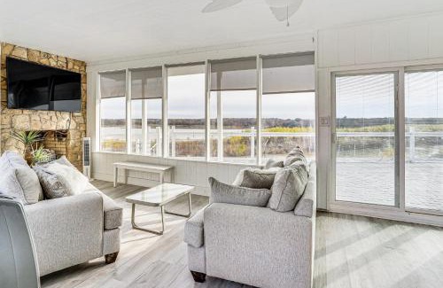 Runaway Bay Maison | Dock and Fire Pit Riverfront Runaway Bay Retreat