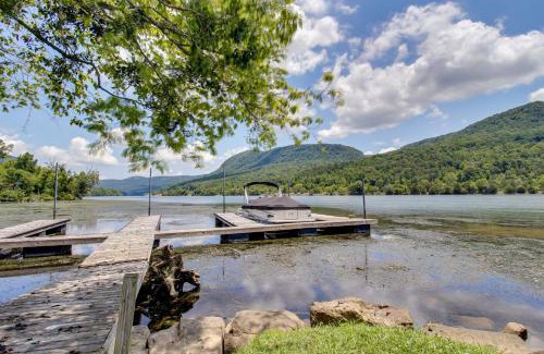 Whiteside Maison | Dock and Hot Tub Tennessee River Cabin Getaway