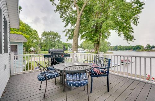Bronson Maison | Dock and Kayak - Waterfront Retreat on Gilead Lake!