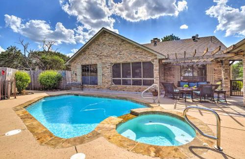 Palo Pinto Maison | Dock and Private Pool Lake Palo Pinto Retreat!