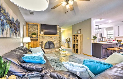 Palo Pinto Maison | Dock and Private Pool Lake Palo Pinto Retreat!
