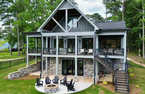 Milledgeville Maison | Dock and Views Spacious Lake Sinclair Retreat