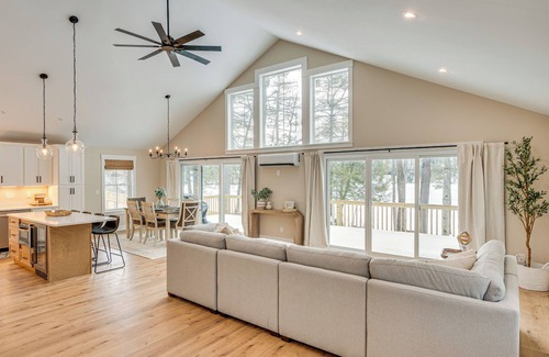 Lyman Maison | Dock, Lake Access & Game Room: New Home in Lyman!