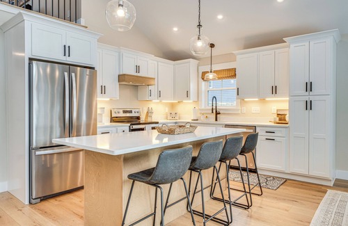 Lyman Maison | Dock, Lake Access & Game Room: New Home in Lyman!