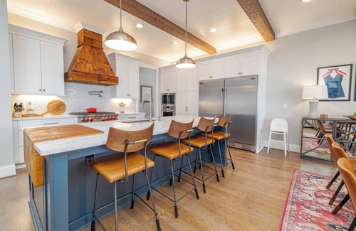 Wise Maison | Dock Holiday | Magnificent Main Lake Views | Hot Tub!